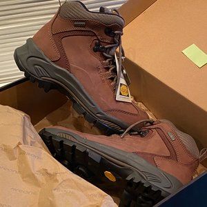 NWT - Vasque Women's Switchback GTX Hiking Boots